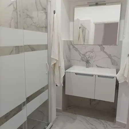 Casa Aprosio, A Bright In The Center Of Ventimiglia, 5 Minutes From The Sea And The Train Station Lägenhet Ventimiglia