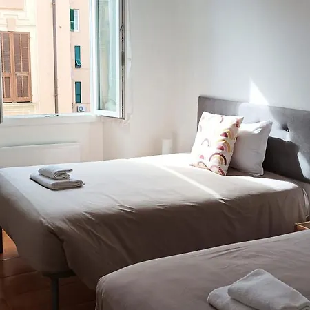 Daire Casa Aprosio, A Bright Apartment In The Center Of Ventimiglia, 5 Minutes From The Sea And The Train Station