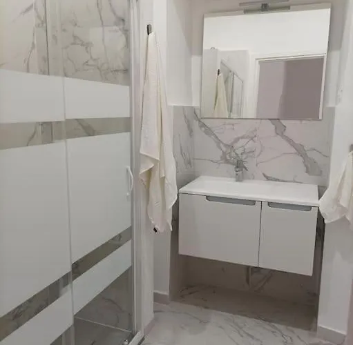Casa Aprosio, Luminoso In Centro A Ventimiglia, A 5 Min Dal Mare E Dal Treno Апартаменты Вентимилья