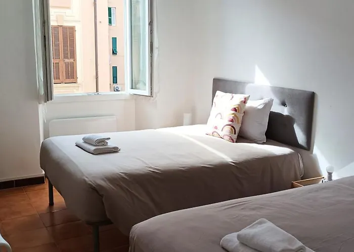 Daire Casa Aprosio, A Bright Apartment In The Center Of Ventimiglia, 5 Minutes From The Sea And The Train Station