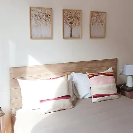 Casa Aprosio, A Bright In The Center Of Ventimiglia, 5 Minutes From The Sea And The Train Station *