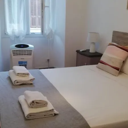 Casa Aprosio, A Bright In The Center Of Ventimiglia, 5 Minutes From The Sea And The Train Station Daire Ventimiglia